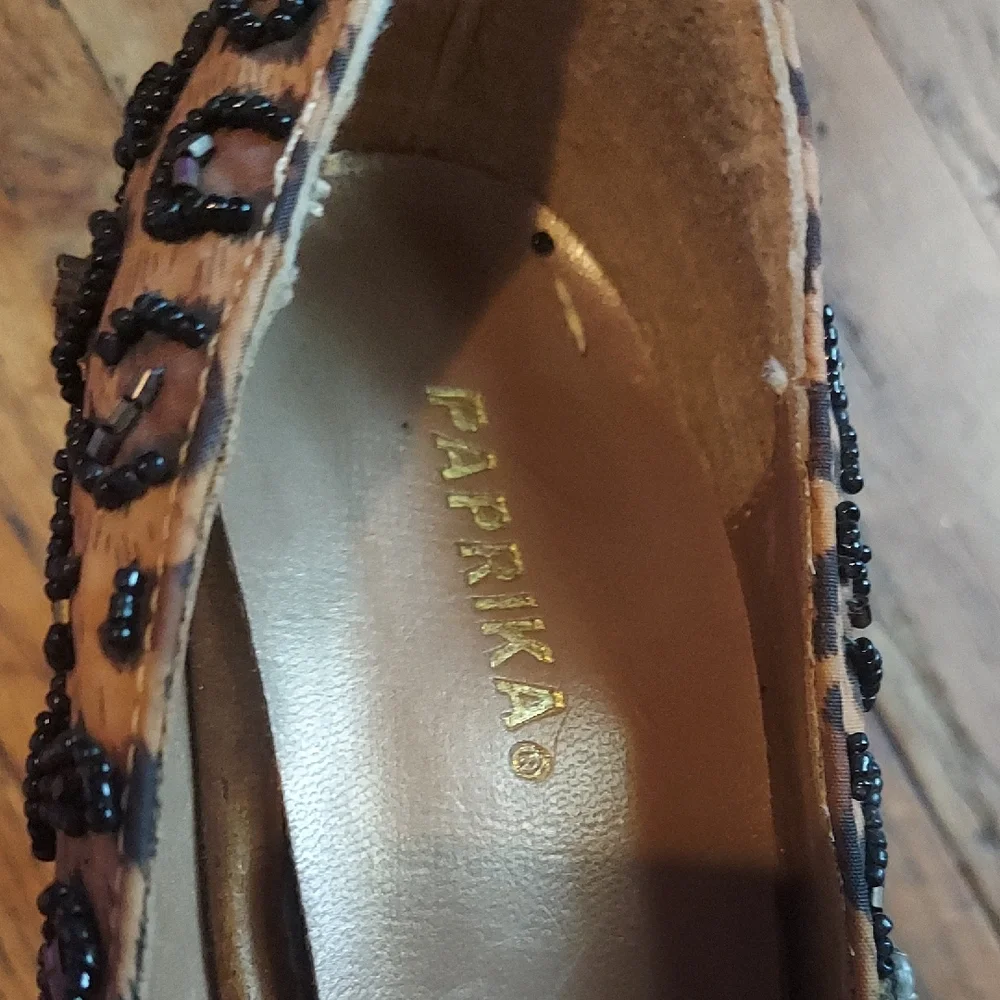 4 For $12 Paprika Brown and Black Heels Sleek Sophisticated Pumps - Picture 3 of 13